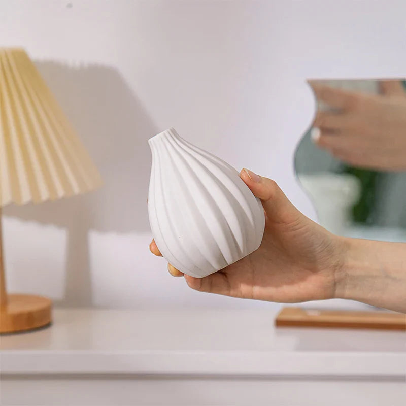 Vaso de Flor em Cerâmica Branca Estilo Nórdico - Design Moderno e Elegante